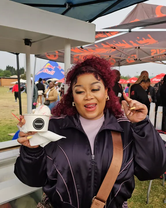 Festival guest with a Bellas Gelato cup